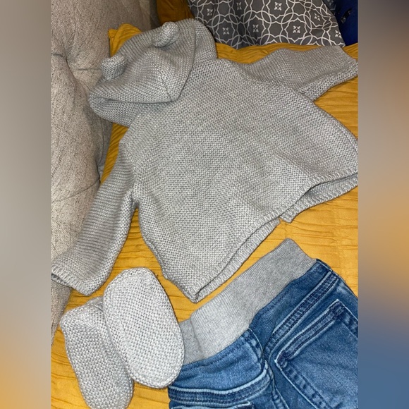 Baby gap knitted cardigan booties and jeans - Picture 9 of 9